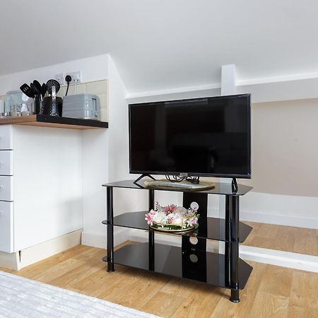 Luxury Burgess Apartments Close To Soton General Hospital سوثامبتون الغرفة الصورة