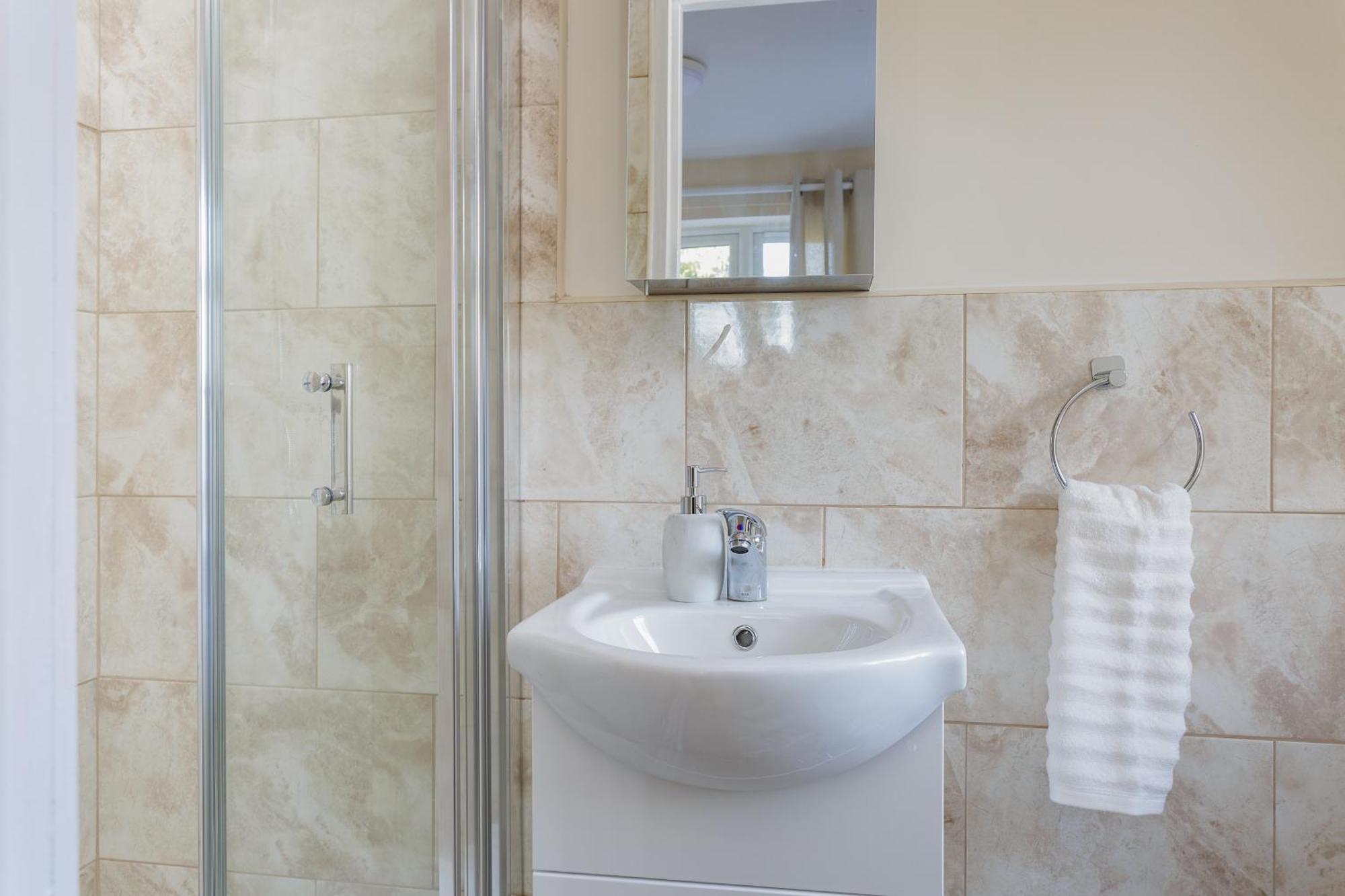 Luxury Burgess Apartments Close To Soton General Hospital سوثامبتون الغرفة الصورة